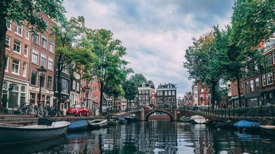 Το Άμστερνταμ αυξάνει τον φόρο για τους τουρίστες