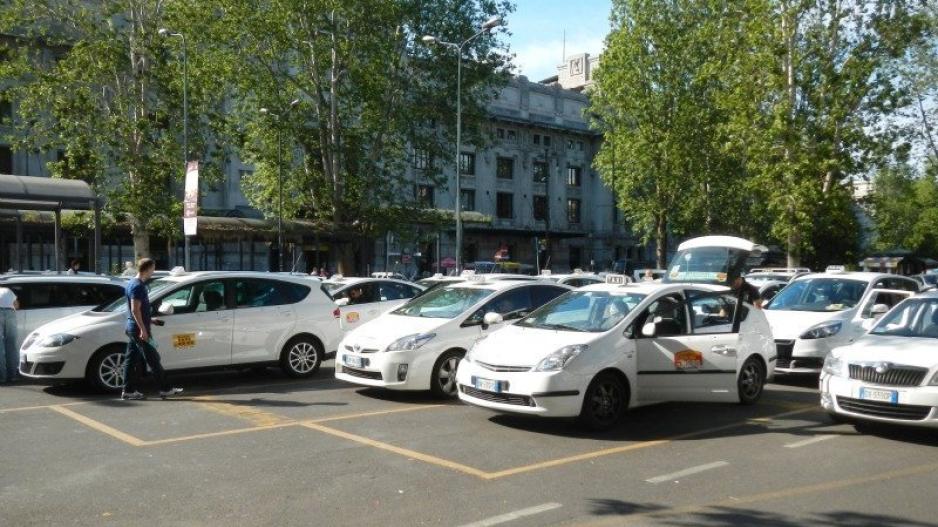 Ιταλία: Πρόστιμο σε όσους ταξιτζήδες φοράνε… βερμούδα