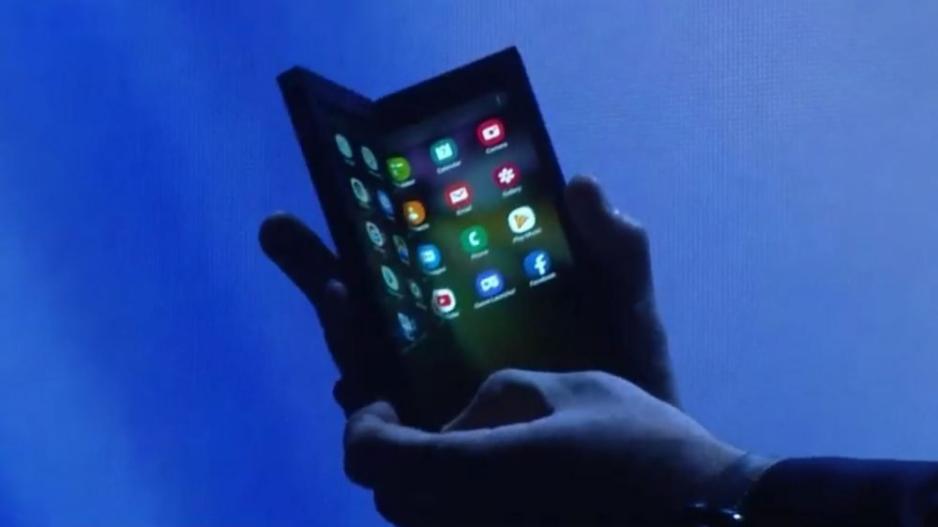 Έκλεψαν την τεχνολογία για το κινητό που διπλώνει από τη Samsung