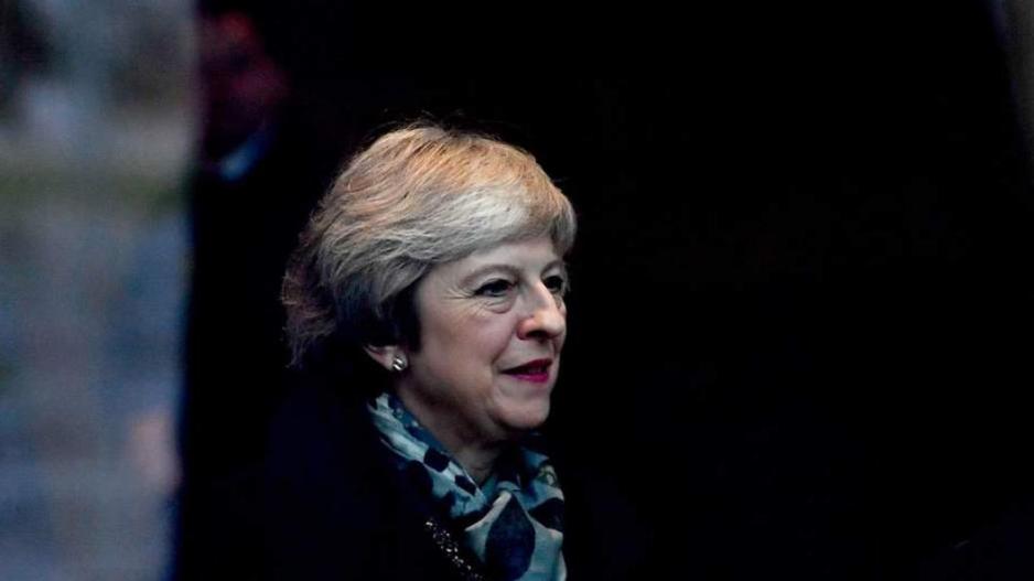 Η May ετοιμάζεται να παίξει το τελευταίο της χαρτί