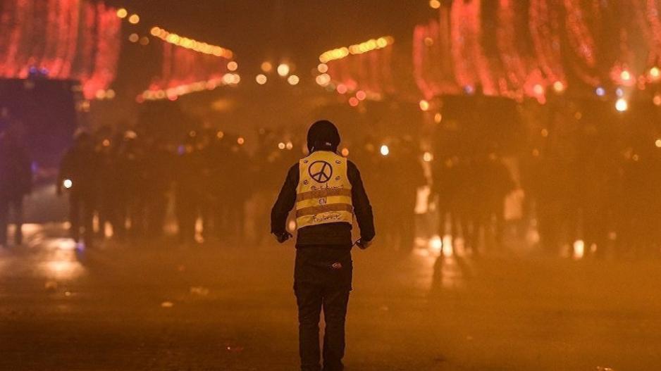Ξανά στους δρόμους τα Κίτρινα Γιλέκα