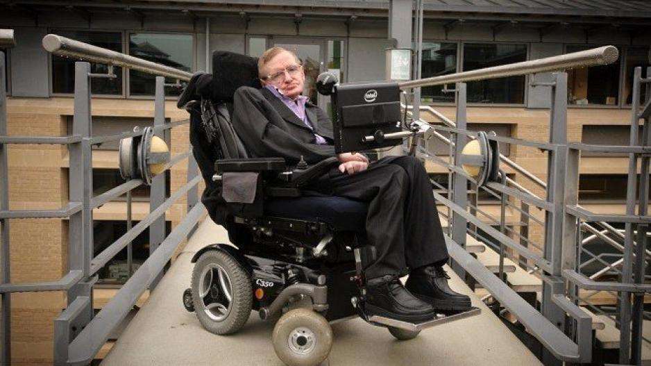 Η πρώτη ηλεκτρική καρέκλα του Hawking σε δημοπρασία