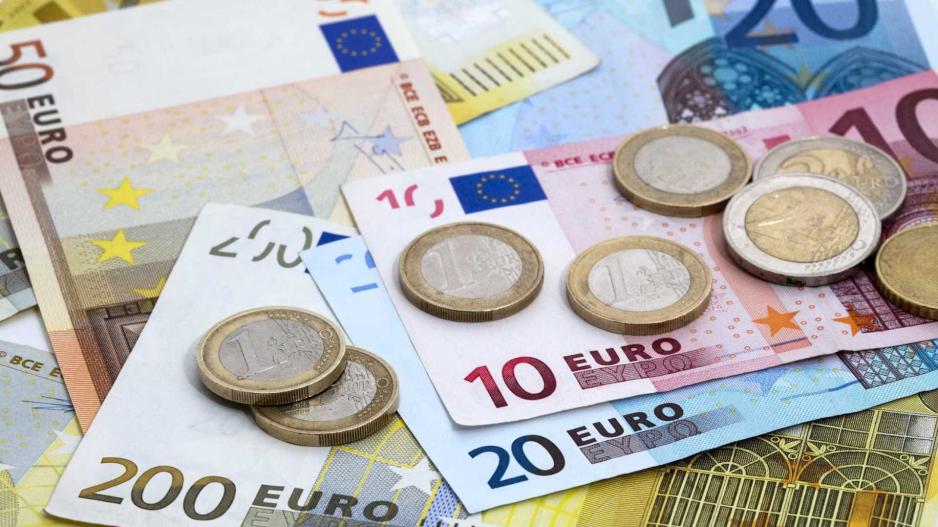 Το ευρώ κλείνει είκοσι ετών
