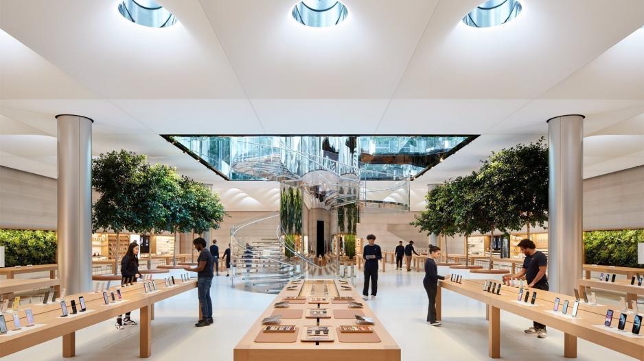 Apple: το εμβληματικό κατάστημα της Νέας Υόρκης επέστρεψε