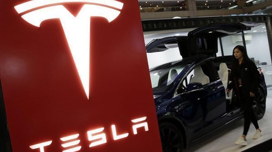 Tesla: Στρέφεται σε εναλλακτικές μορφές χρηματοδότησης