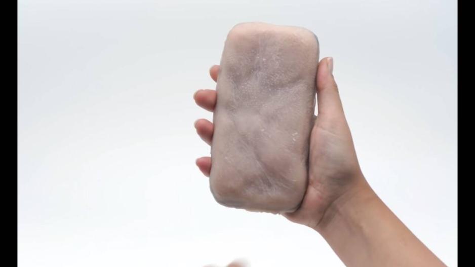 Οι νέες θήκες των κινητών μας θα είναι από «ανθρώπινο δέρμα»