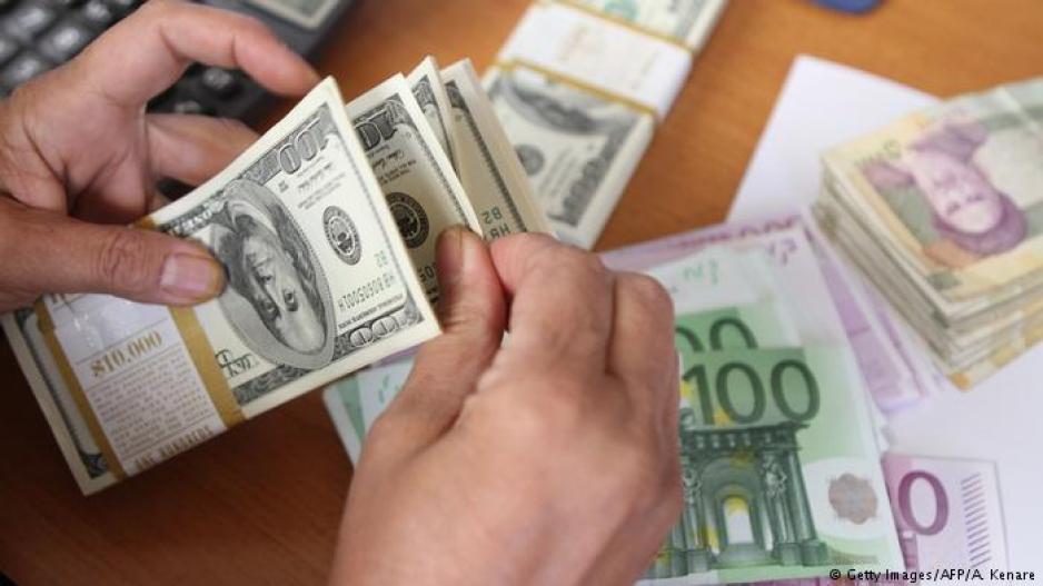 Αμφιβολίες για το μέλλον του δολαρίου