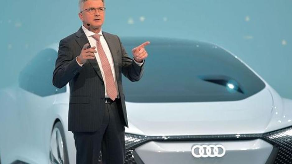Ο όμιλος VW αποδέσμευσε τον CEO της Audi