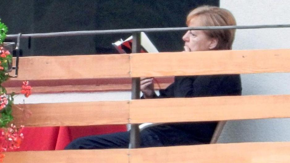 Bild: Αν ο Trump ήξερε τι διαβάζει η Merkel στις διακοπές της;