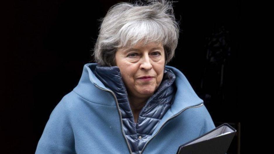 Brexit: Με το ρολόι παίζει η May