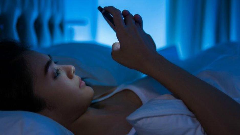 Κακή για την ποιότητα του ύπνου η γρήγορη σύνδεση στο ίντερνετ