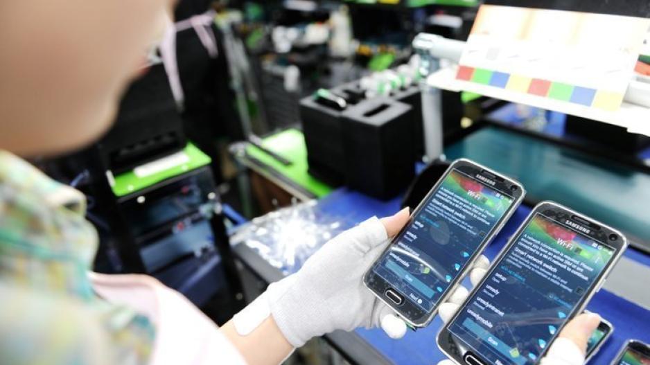 Το μεγαλύτερο εργοστάσιο smartphones παγκοσμίως έχει εγκαινιάσει η Samsung