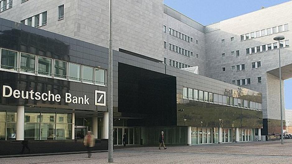 Η Deutsche Bank αντικαθιστά 18.000 υπαλλήλους με ρομπότ!