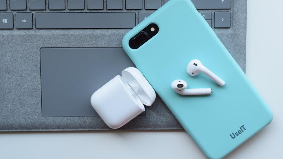 Η Amazon ανταγωνίζεται τα AirPods της Apple