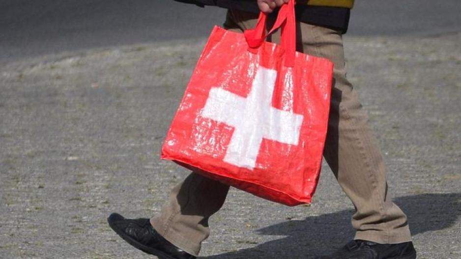 Οι Ελβετοί τα βάζουν με τους τραπεζίτες