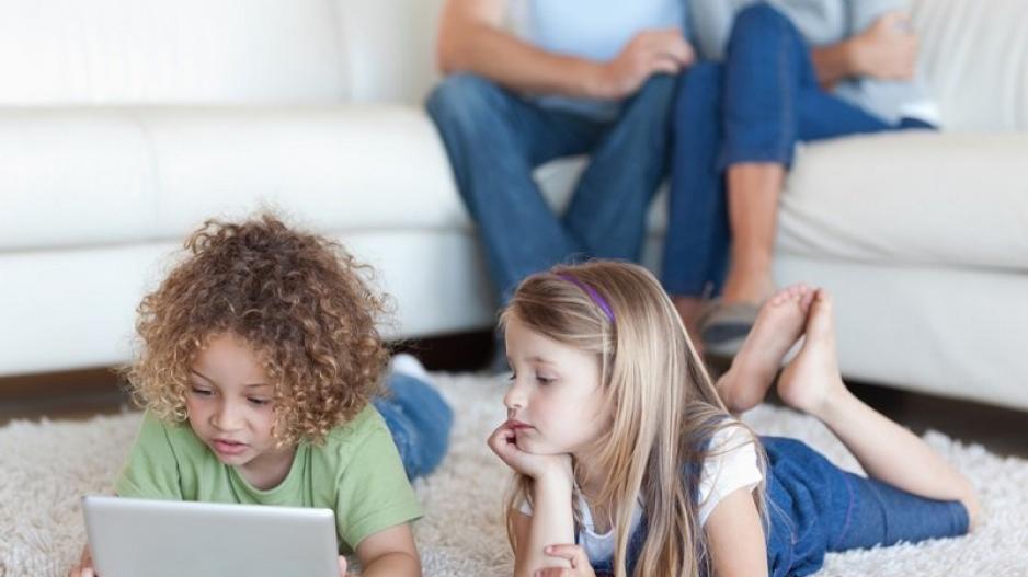 Τα social media δημιουργούν στρες στα νέα παιδιά