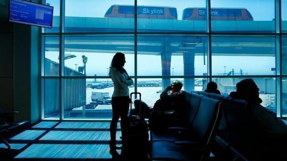 «Έξυπνα» τζάμια που κρατάνε ξύπνιους τους καταναλωτές