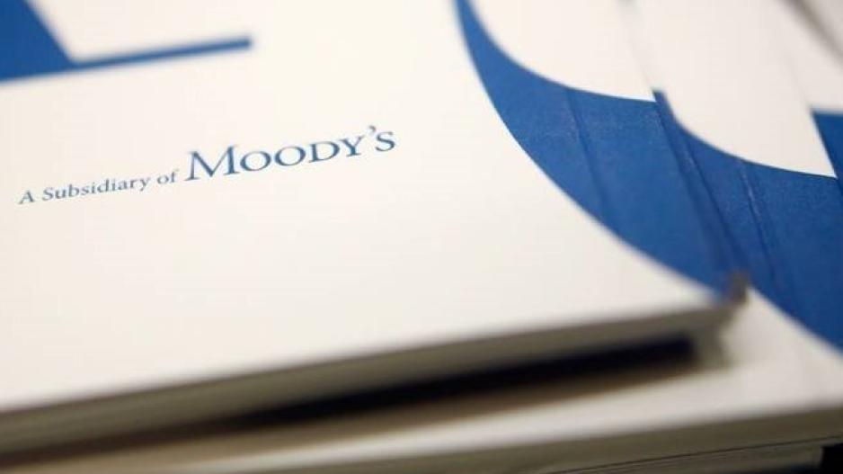 Σε βιώσιμο μονοπάτι το ελληνικό χρέος λέει ο Moody's