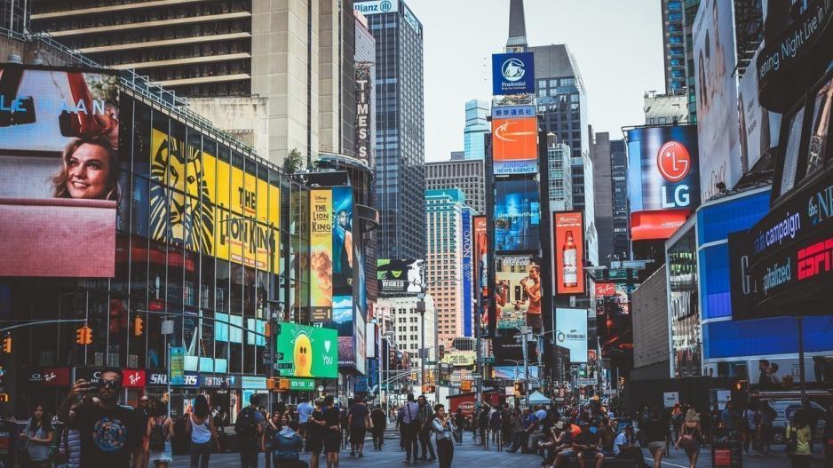 Η Νέα Υόρκη απαγορεύει τη λέξη «λαθρομετανάστης»