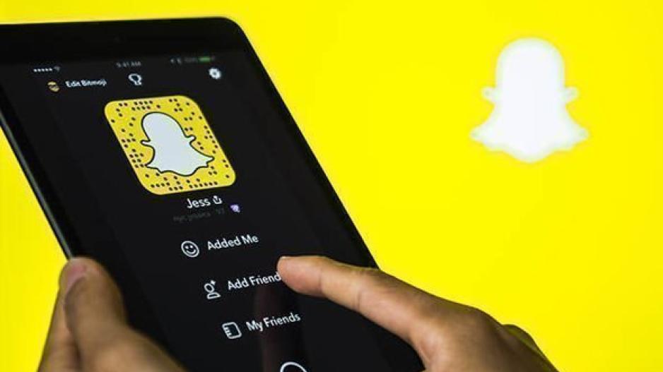 Γκρεμίζεται η μετοχή της Snapchat