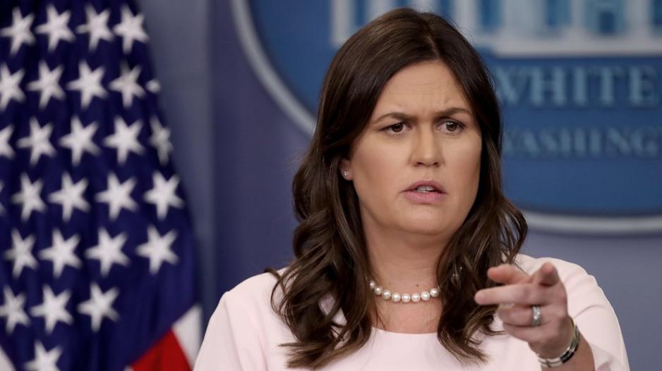 Αποχωρεί από τη θέση της η Sarah Sanders