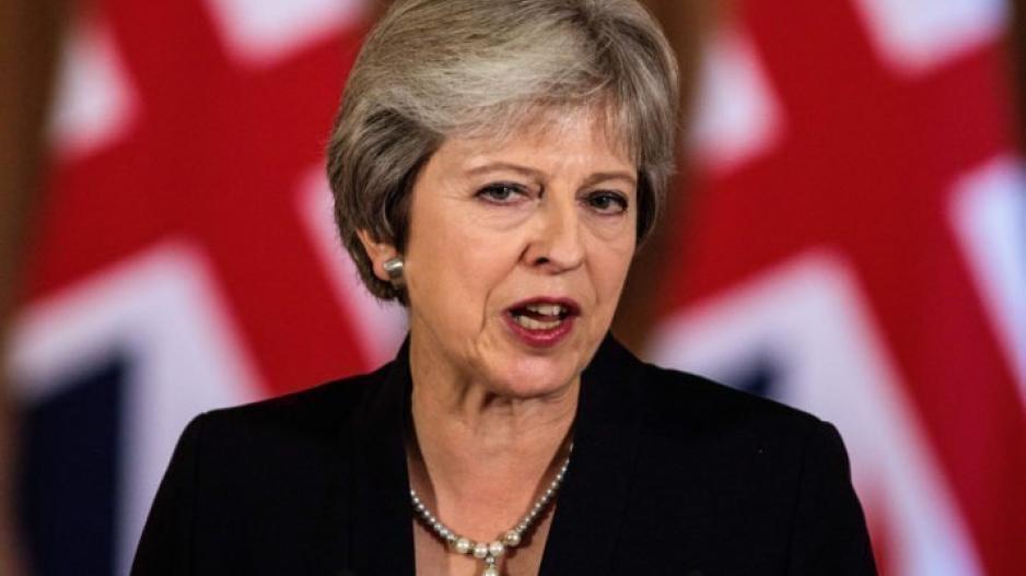 Κρίση στη Βρετανία: Δε φεύγω, λέει η May