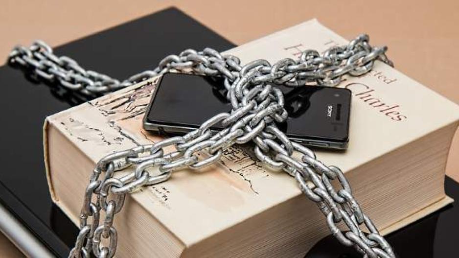 Πέντε βήματα ασφαλείας πριν τις διακοπές για να μην πέσετε θύματα χάκερς