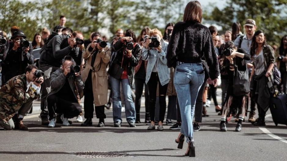 Oι paparazzi έχουν αρχίσει να μηνύουν τους διασήμους