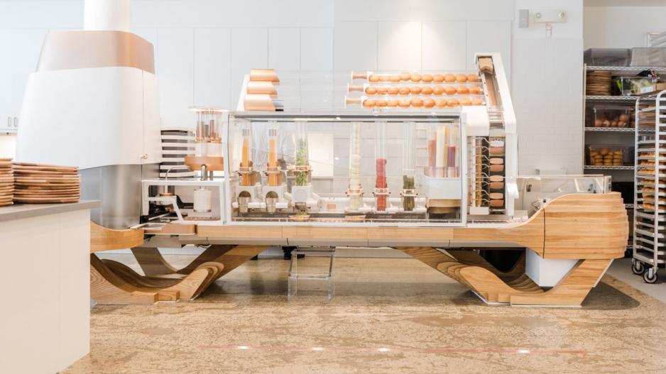 Ένα ρομπότ φτιάχνει burger στο Σαν Φρανσίσκο