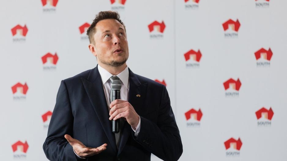 Ο Elon Musk είναι superstar και στην Ισλανδία!