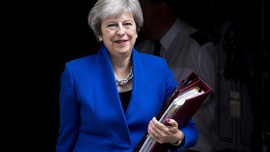 Η Theresa May παραμένει πρωθυπουργός