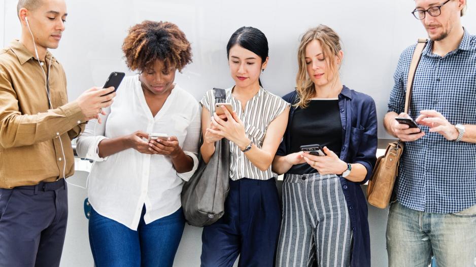 Πως χρησιμοποιούν οι νέοι τα smartphone σήμερα;
