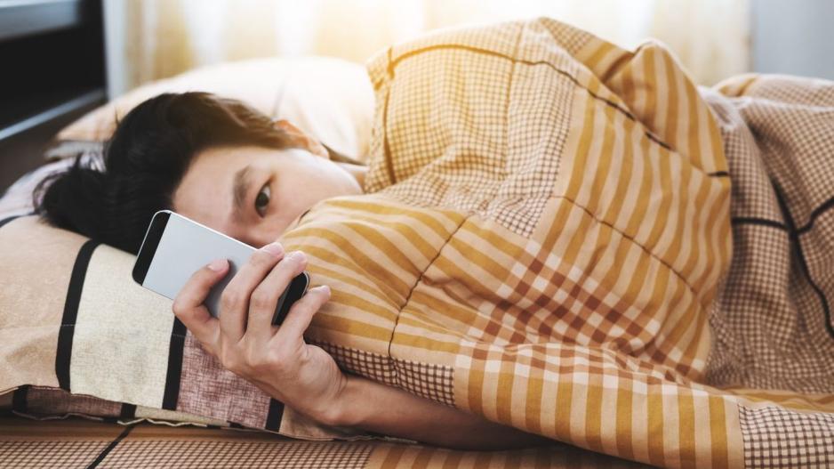 Το φαινόμενο της νέας εποχής ονομάζεται «sleep texting»