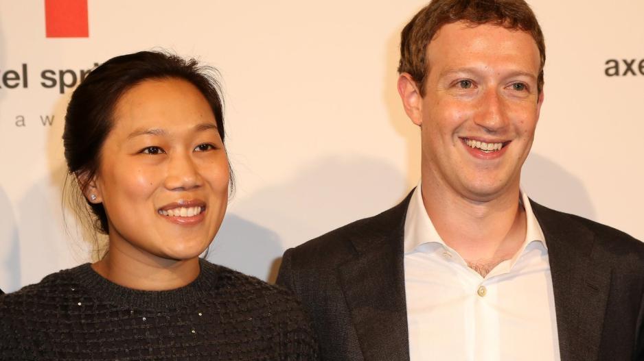 O Zuckerberg φροντίζει την κουρασμένη του σύζυγο με «κουτί ύπνου»
