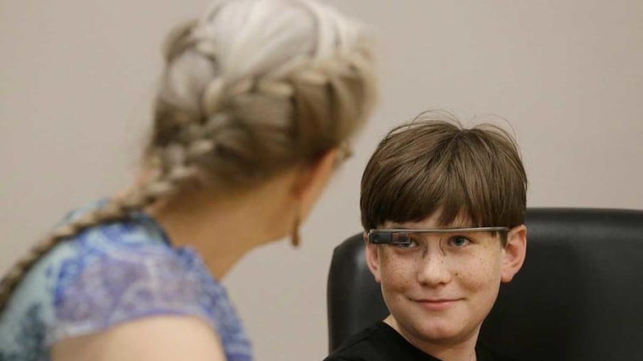 «Έξυπνα» γυαλιά βοηθούν τα παιδιά να αντιληφθούν τα συναισθήματα