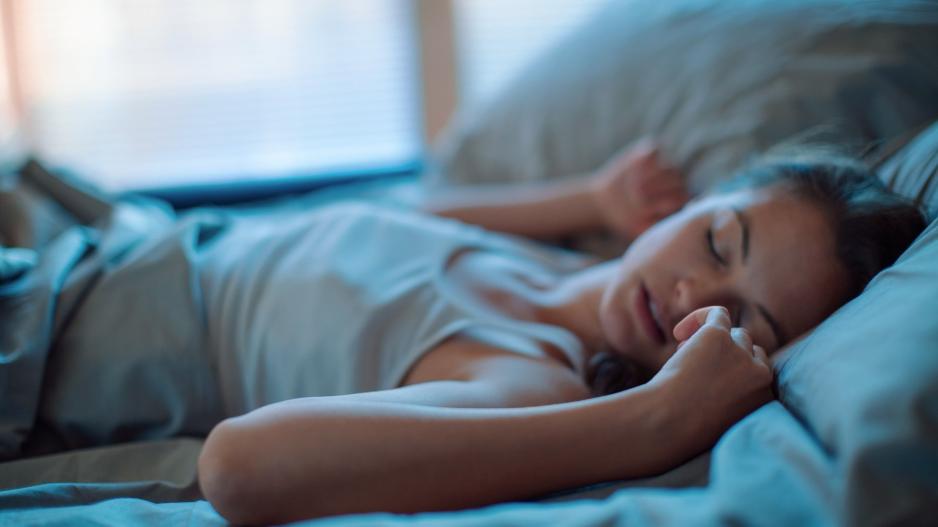 Νέα μελέτη: Ο διακεκομένος ύπνος βλάπτει τη διάθεση