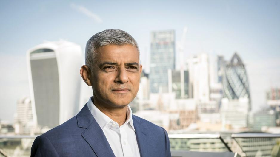 Ο Δήμαρχος του Λονδίνου, «ρίχνει» τα ενοίκια στην πόλη