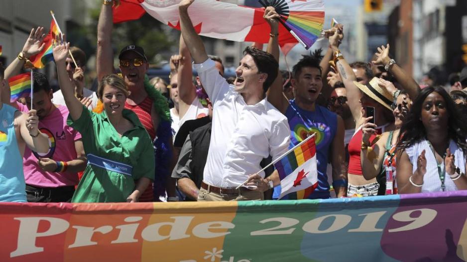 Ο Justin Trudeau στην πορεία περηφάνιας του Τορόντο