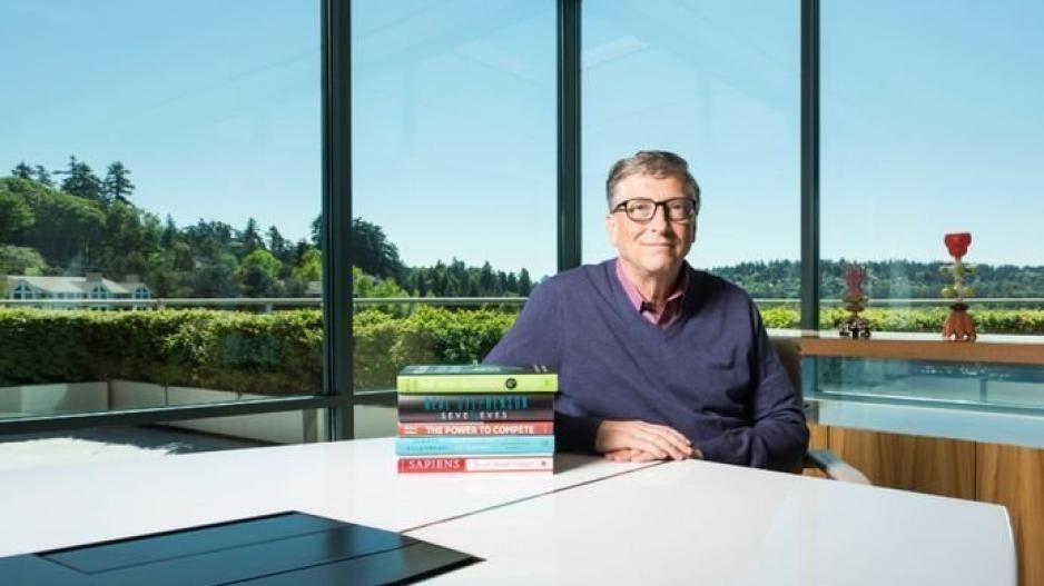 Impossible Book Club: Ο Bill Gates σας προτείνει βιβλία για να διαβάσετε το καλοκαίρι