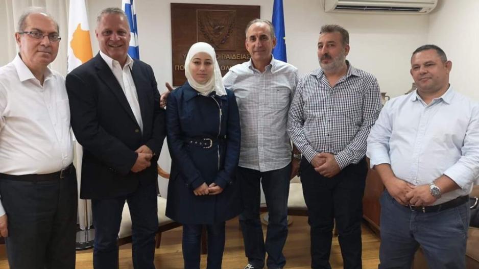 Χαμογελάστε παρακαλώ και πάμε όλοι για το επόμενο facebook status
