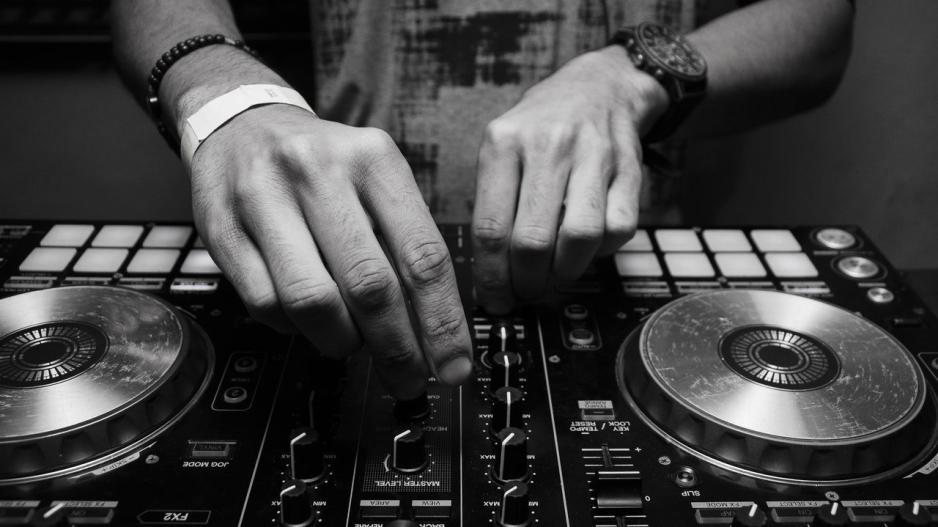 Τα 7 μυστικά του επιτυχημένου επαγγελματία: DJ
