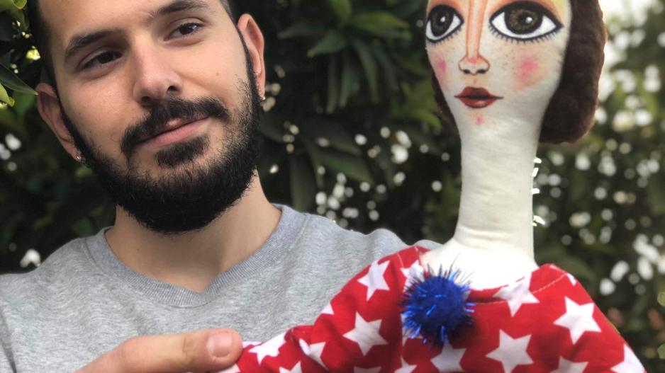 Γιώργος Lash: «Πάντα βάζω κάτι από εμένα σε κάθε κούκλα»